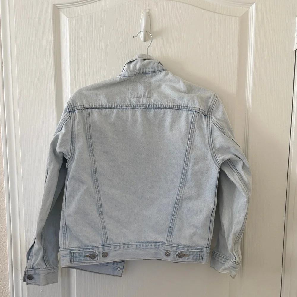 Levi's Pale Blue Denim Jacket - Picture 2 of 3